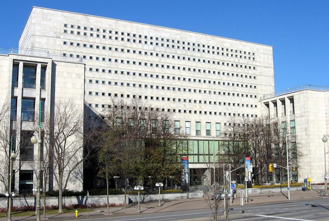 1200px-Library_and_Archives_Canada